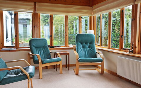 Fiskavaig: Eigentum, Holz, Interior Design, Schatten, Fenster, Fussboden, Wohnzimmer, Komfort, Stuhl, Wand