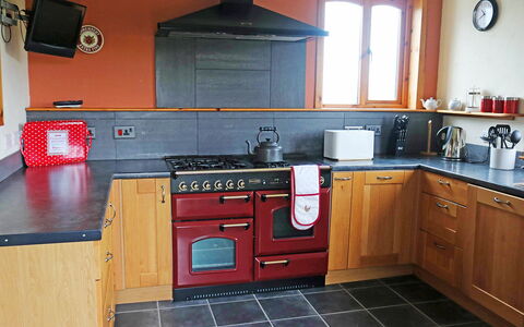 Fiskavaig: Cabinetry, Countertop, Spüle, Küchengerät, Herd, Küche, Fenster, Haushaltsgerät, Blau, Sinken