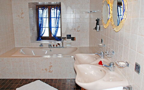 1000 e 1 Notte: Zapfhahn, Armatur, Eigentum, Sinken, Bad Sink, Spiegel, Fenster, Badezimmer, Lila