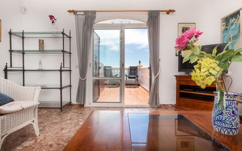 Nerja Penthouse: Blume, Eigentum, Möbel, Gebäude, Pflanze, Azurblau, Holz, Tür, Interior Design, Die Architektur