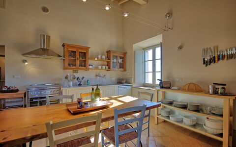 Casa Olivia: Zimmer, Eigentum, Möbel, Gebäude, Countertop, Küche, Interior Design, Decke, Haus, Fussboden