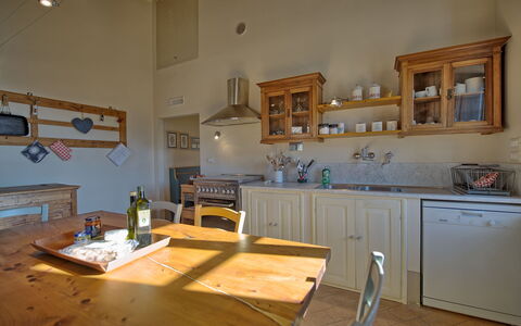 Casa Olivia: Zimmer, Eigentum, Küche, Möbel, Gebäude, Countertop, Haus, Cabinetry, Fussboden, Interior Design