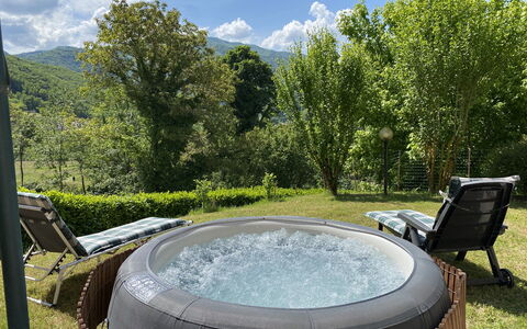 Il Palazzetto: Wolke, Pflanze, Himmel, Pflanzengemeinschaft, Grün, Natürliche Landschaft, Wasser, Botanik, Baum, Vegetation