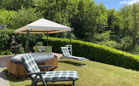 Il Palazzetto: Pflanze, Tabelle, Eigentum, Pflanzengemeinschaft, Möbel, Himmel, Botanik, Natur, Regenschirm, Tisch Im Freien