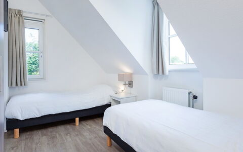 Alk 6: Möbel, Gebäude, Komfort, Fenster, Azurblau, Holz, Textil, Bett, Bettrahmen, Schatten