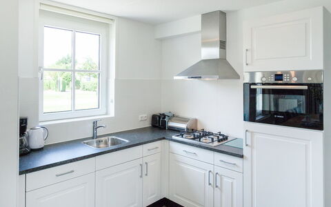 Noordwijk 710: Cabinetry, Spüle, Eigentum, Countertop, Sinken, Fenster, Weiss, Küche, Zapfhahn, Gebäude