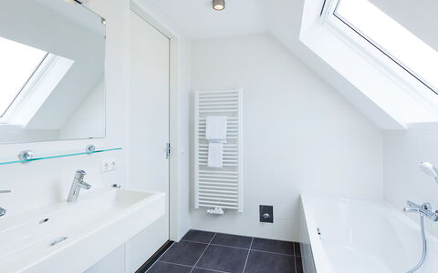 Noordwijk 710: Spiegel, Eigentum, Gebäude, Sinken, Armatur, Badezimmer, Zapfhahn, Holz, Interior Design