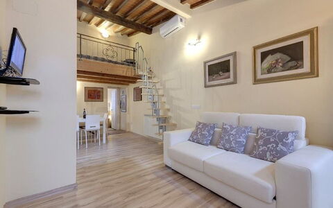 Residenza Monna Lisa: Eigentum, Zimmer, Gebäude, Möbel, Interior Design, Fussboden, Grundeigentum, Holzboden, Wohnzimmer, Haus
