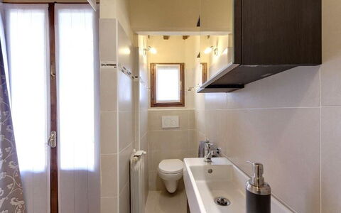Residenza Monna Lisa: Badezimmer, Eigentum, Zimmer, Haus, Grundeigentum, Gebäude, Interior Design, Fussboden, Fliese, Zuhause