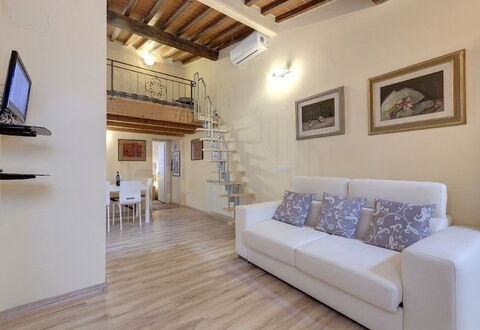 Residenza Monna Lisa: Eigentum, Zimmer, Gebäude, Möbel, Interior Design, Fussboden, Grundeigentum, Holzboden, Wohnzimmer, Haus