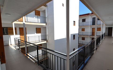 Salou 353: Gebäude, Fenster, Holz, Halle, Flooring, Fussboden, Interior Design, Materialeigenschaft, Treppe