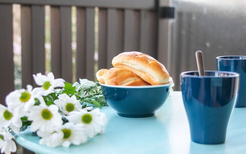 Deauville-Trouville 283: Essen, Geschirr, Tabelle, Dishware, Blume, Zutat, Pflanze, Tasse