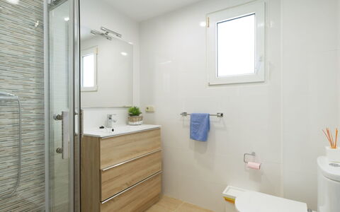 Apartamentos Pueblo Valleverde: Badezimmer, Zimmer, Eigentum, Grundeigentum, Fussboden, Interior Design, Gebäude, Fliese, Haus, Die Architektur