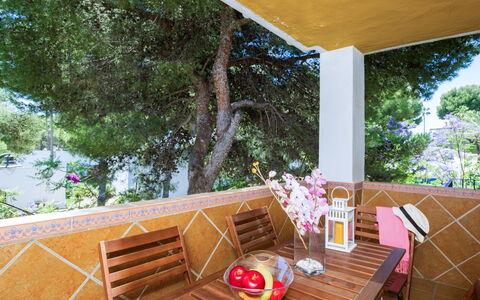 Apartamentos Pueblo Valleverde: Eigentum, Zimmer, Haus, Grundeigentum, Gebäude, Veranda, Möbel, Baum, Zuhause, Interior Design