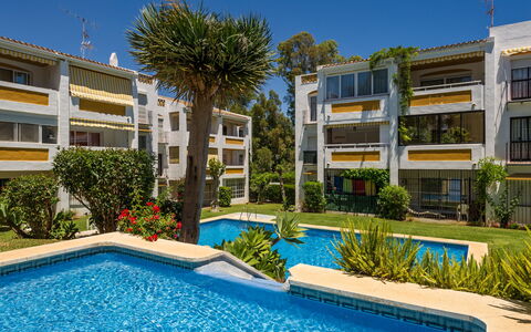 Apartamentos Pueblo Valleverde: Eigentum, Gebäude, Schwimmbad, Grundeigentum, Wohngebiet, Resort, Haus, Wohnung, Die Architektur, \Stadt