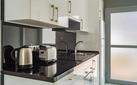 Reserva de Marbella: Zimmer, Eigentum, Cabinetry, Küche, Möbel, Countertop, Materialeigenschaft, Interior Design, Küchengerät, Haushaltsgerät