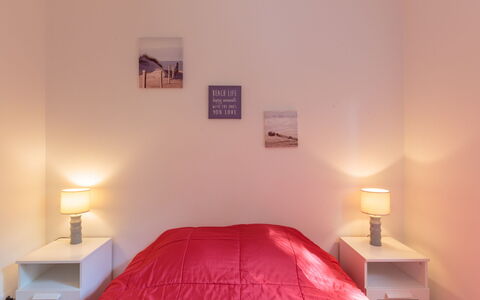 Domremy: Braun, Eigentum, Komfort, Bilderrahmen, Holz, Orange, Interior Design, Die Architektur, Lampe, Flooring