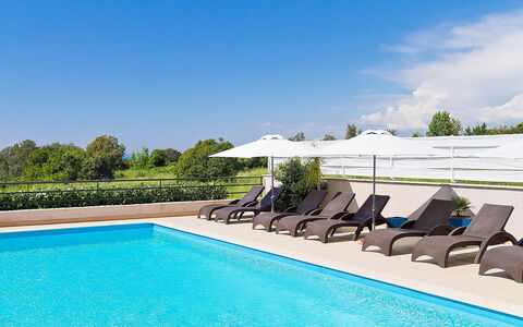 Dunja: Schwimmbad, Eigentum, Freizeit, Grundeigentum, Resort, Haus, Wasser, Urlaub, Gebäude, Zuhause