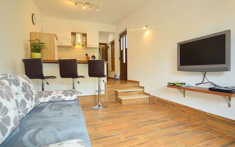 Dunja: Zimmer, Möbel, Eigentum, Interior Design, Fussboden, Gebäude, Holzboden, Hartholz, Wohnzimmer, Laminatboden