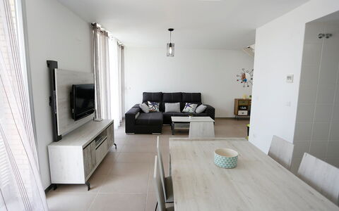 L'Ampolla 652: Zimmer, Eigentum, Interior Design, Gebäude, Möbel, Fussboden, Haus, Decke, Wand, Wohnzimmer