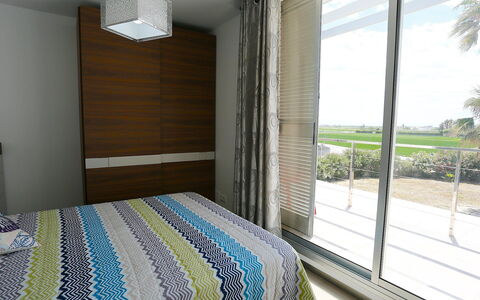 L'Ampolla 652: Schlafzimmer, Zimmer, Eigentum, Möbel, Bett, Interior Design, Bettdecke, Bedding, Grundeigentum, Bettrahmen