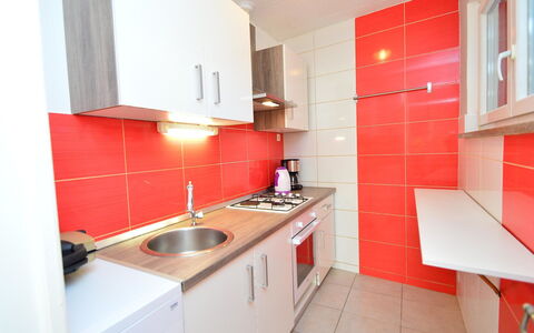 Elin: Eigentum, Zimmer, Interior Design, Möbel, Gebäude, Fliese, Küche, Haus, Cabinetry, Grundeigentum