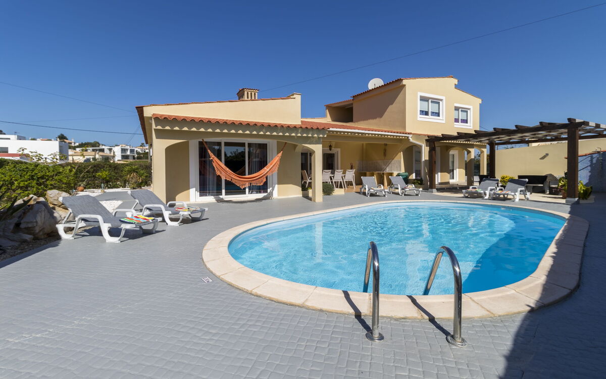 V4 Canelas - 4 Bedroom Villa w Private Pool, Near