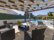 V4 Canelas - 4 Bedroom Villa w Private Pool, Near