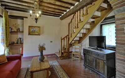 Margherita: Zimmer, Eigentum, Gebäude, Strahl, Interior Design, Wohnzimmer, Feuerstelle, Möbel, Haus, Grundeigentum