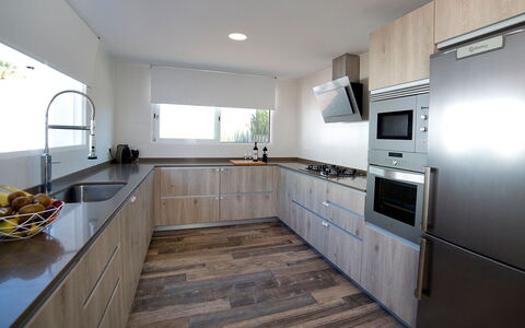 Trebol: Zimmer, Eigentum, Countertop, Küche, Möbel, Cabinetry, Fussboden, Gebäude, Interior Design, Haus