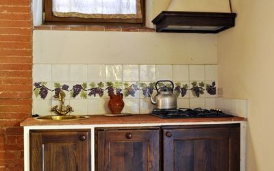 Lilla: Zimmer, Eigentum, Möbel, Küche, Fussboden, Cabinetry, Gebäude, Haus, Interior Design, Countertop