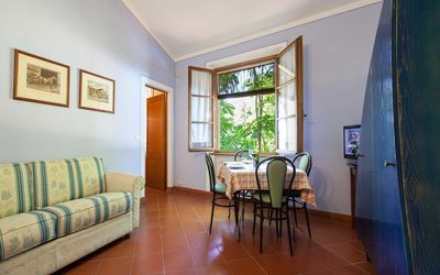 Cottage: Zimmer, Eigentum, Möbel, Gebäude, Fussboden, Interior Design, Grundeigentum, Haus, Hartholz, Wohnzimmer