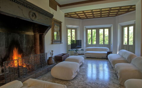 Il Poggio Di Patrignone: Wohnzimmer, Zimmer, Eigentum, Interior Design, Möbel, Kamin, Gebäude, Feuerstelle, Zuhause, Grundeigentum