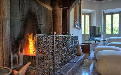 Il Poggio Di Patrignone: Feuerstelle, Kamin, Zimmer, Gebäude, Hitze, Interior Design, Möbel