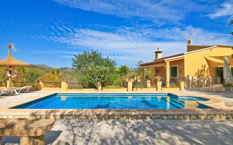 Villa Lavanda: Eigentum, Schwimmbad, Gebäude, Grundeigentum, Estate, Haus, Azurblau, Himmel, Urlaub, Villa