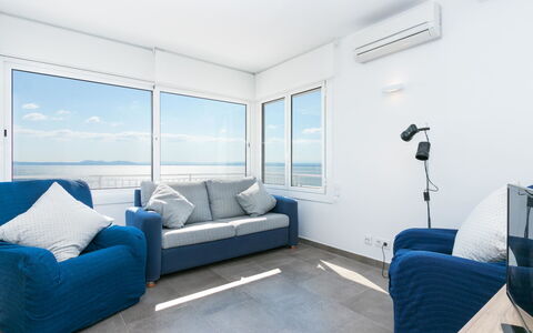 Jeroni Pau: Zimmer, Möbel, Blau, Eigentum, Interior Design, Schlafzimmer, Wohnzimmer, Gebäude, Haus, Fussboden