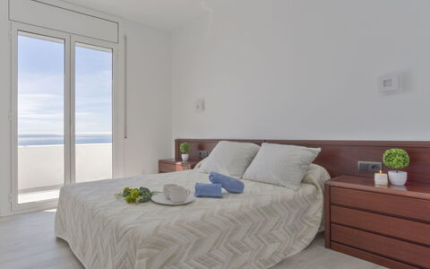 Jeroni Pau: Schlafzimmer, Möbel, Zimmer, Eigentum, Weiss, Bett, Interior Design, Fussboden, Bettrahmen, Wand