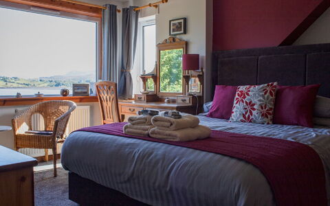 Viewfield: Möbel, Komfort, Gebäude, Azurblau, Holz, Textil, Interior Design, Flooring, Fussboden, Bettrahmen