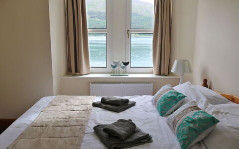 Dunan: Eigentum, Gebäude, Fenster, Komfort, Holz, Textil, Interior Design, Vorhang, Haus, Fussboden