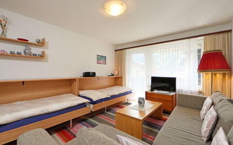 Apollo: Zimmer, Möbel, Eigentum, Schlafzimmer, Interior Design, Gebäude, Bett, Grundeigentum, Suite, Bettdecke