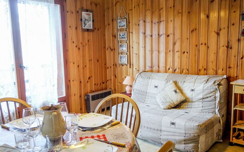 Saint Gervais 450: Zimmer, Eigentum, Möbel, Gebäude, Interior Design, Haus, Tabelle, Grundeigentum, Holz, Wohnzimmer