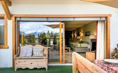 Cor des Alpes 2 681.5: Eigentum, Holz, Schatten, Pflanze, Interior Design, Grundeigentum, Hartholz, Holzbeize, Wohnzimmer, Strahl