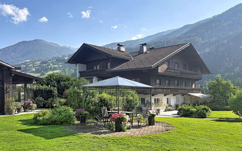 Aschau im Zillertal 495: Haus, Zuhause, Dach, Grundstueck, Hütte, Estate, Garten, Ground, Rasen
