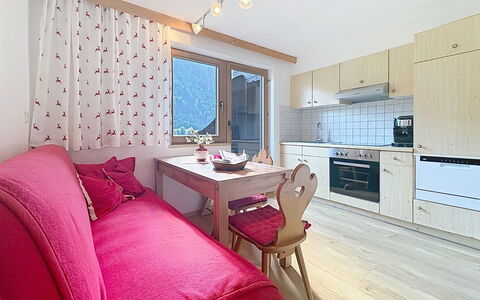 Aschau im Zillertal 495: Möbel, Interior Design, Decke, Zimmer, Zuhause, Wohnung, Holzboden, Stuhl, Wohnzimmer, Holzbeize