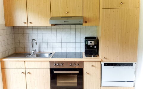 Aschau im Zillertal 495: Küchengerät, Küche, Cabinetry, Countertop, Major Appliance, Holz, Möbel, Flooring, Spüle, Sinken