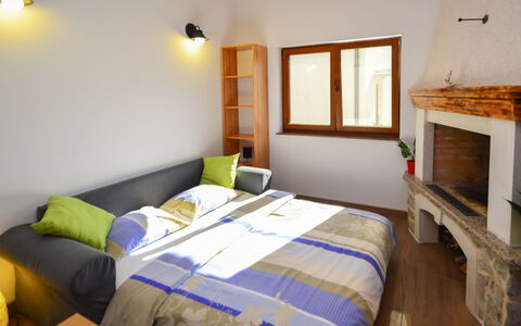 Ante: Schlafzimmer, Bett, Zimmer, Möbel, Eigentum, Bettdecke, Bettrahmen, Bedding, Wand, Gebäude
