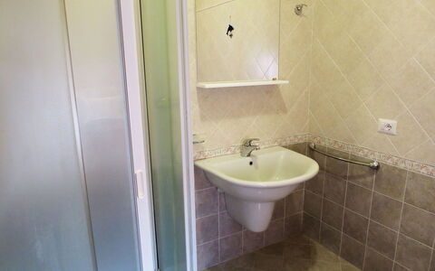 Rondinelli: Badezimmer, Eigentum, Fliese, Zimmer, Armatur, Wand, Fussboden, Bad Zubehör, Die Architektur, Zapfhahn