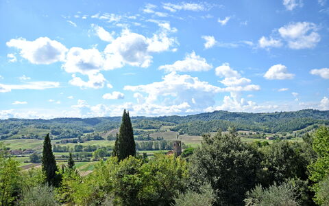 Il Fienile Di Giovanna: Himmel, Natur, Natürliche Landschaft, Vegetation, Wolke, Baum, Hügel, Kumulus, Horizont, Landschaft