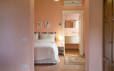 Santo Stefano 10: Zimmer, Bett, Schlafzimmer, Eigentum, Möbel, Fussboden, Interior Design, Wand, Haus, Gebäude