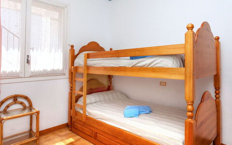 Nicolas: Etagenbett, Möbel, Fenster, Komfort, Bettrahmen, Holz, Haus, Gebäude, Interior Design, Holzbeize